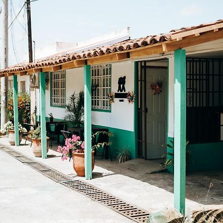 Hostel Travelers Читре Экстерьер фото