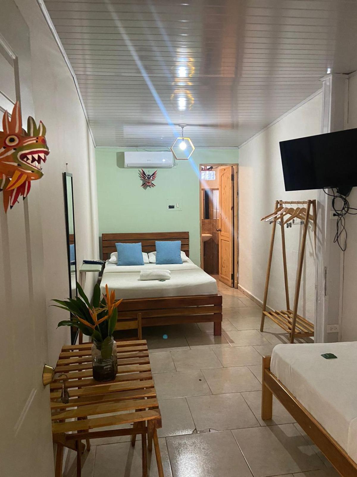 Hostel Travelers Читре Экстерьер фото