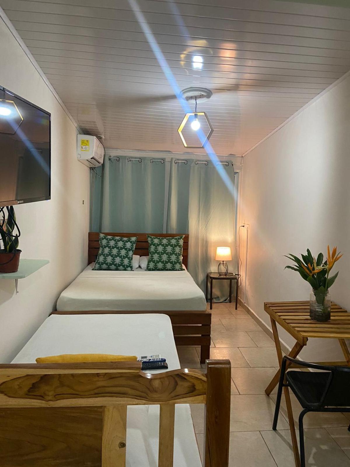 Hostel Travelers Читре Экстерьер фото