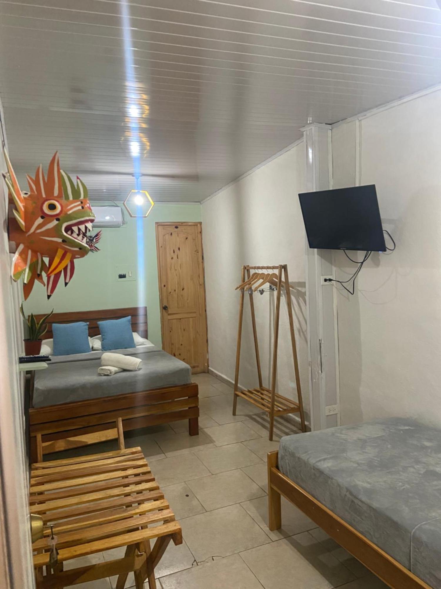 Hostel Travelers Читре Экстерьер фото